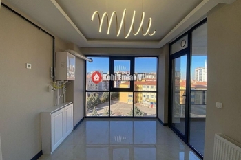 METROBÜSE YAKIN SİTE İÇERİSİNDE 2+1 LÜKS DAİRE